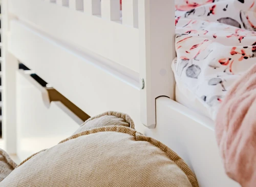 GUCIO 80x160 white children's bed Lano Furniture